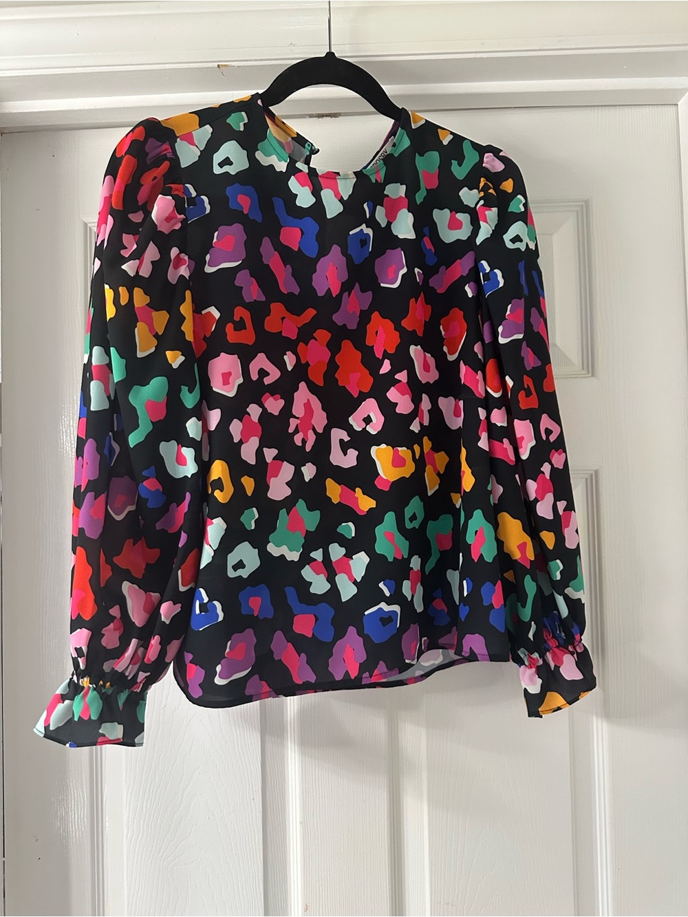 CROSBY by Mollie Burch Black Multicolor Abstract Leopard-Print Blouse